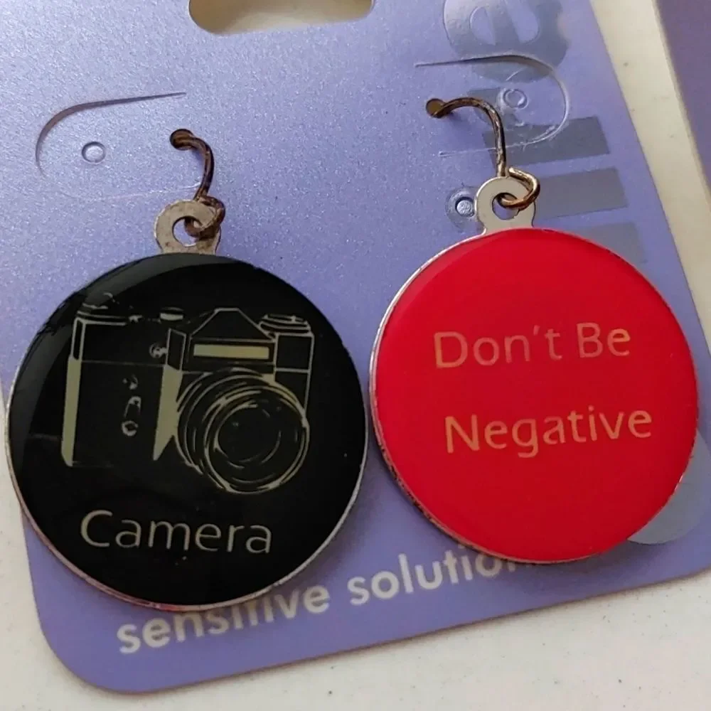 Claires|  earrings polaroid camera - Picture 3 of 4